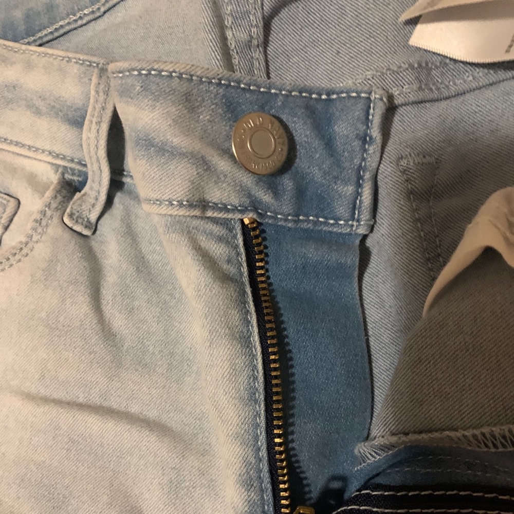 Light Wash Ripped Jeans - Picture 3 of 3